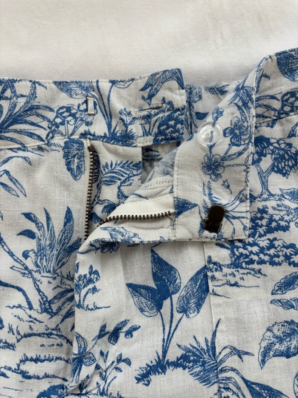 Linen shorts, blue/ white floral - Picture 7 of 7